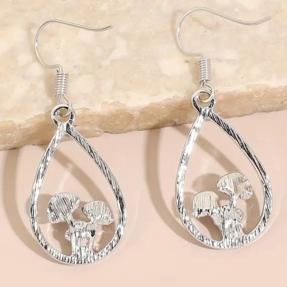 Mushroom Earrings Enamel Dangle Boho Hippie Core Tear Drop Wonderland Trippy NEW - Picture 2 of 2